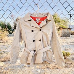 Levi’s Women’s Quality Khaki Tan Coat with Design Liner And Buttons Size Medium