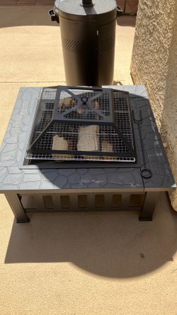 Outdoor fire pit with cover
