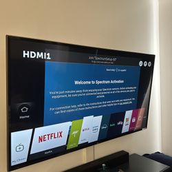 LG SMART TV 55” WITH MOUNT