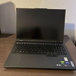 Lenovo Legion Pro 7i i9-13900HX RTX 4070 32GB RAM 3TB SSD