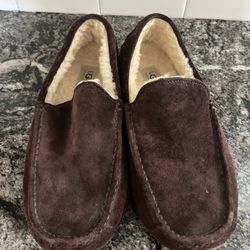 Mens Size 11 UGG slippers