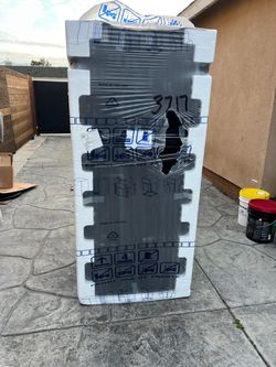 New Frigidaire 18.3 cub ft Top freezer asking $550