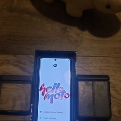 Unlocked New Motorola Razor 2024