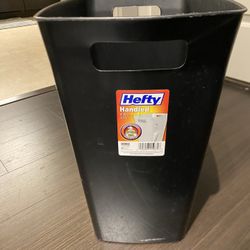Hefty 6 Gallon Handled Black Decorative Wastebasket