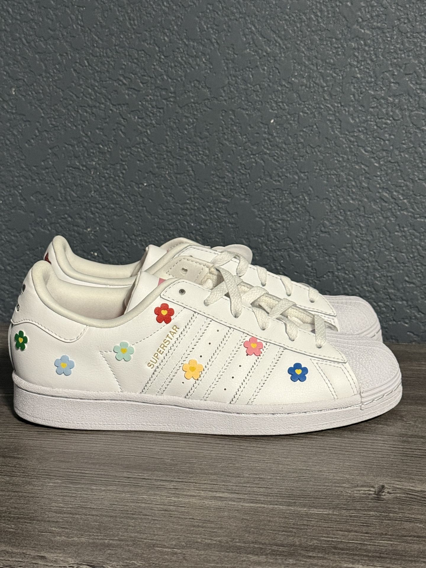 adidas gazelle silver green womens Toddler adidas Hello Kitty Superstar 360 Shoes main image 0