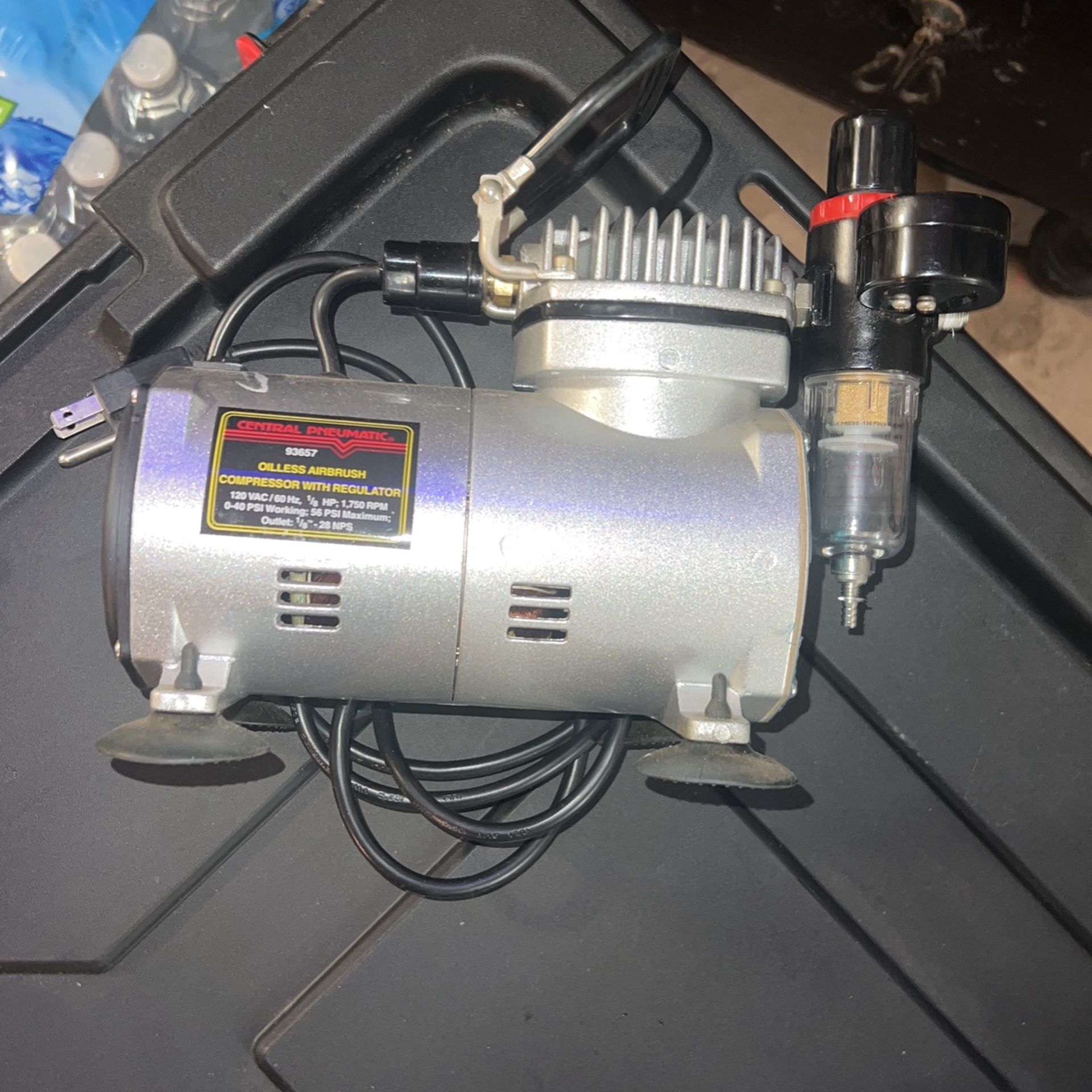 Central Pneumatic 1/8 Hp Oil-less Airbrush Compressor With Regulator