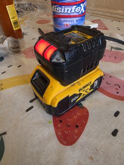 Dewalt Compact Charger Más Bateria