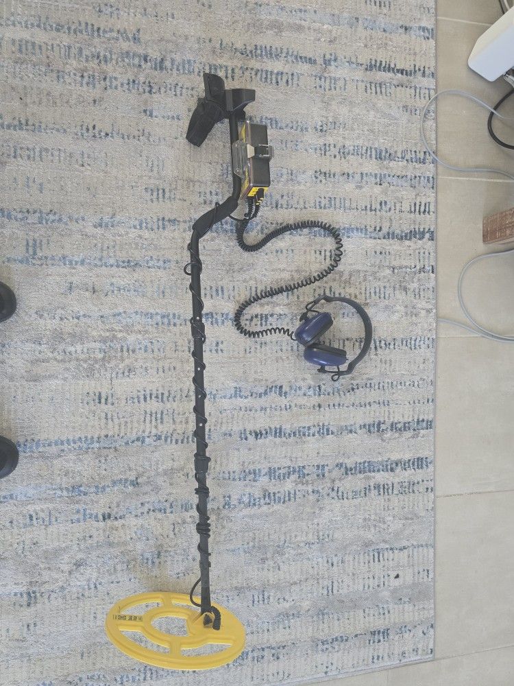 Metal Detector Great Shape. Selling Due To Not Interested In Hobby. Asking 450.00 Will Accept Reasonable Offer