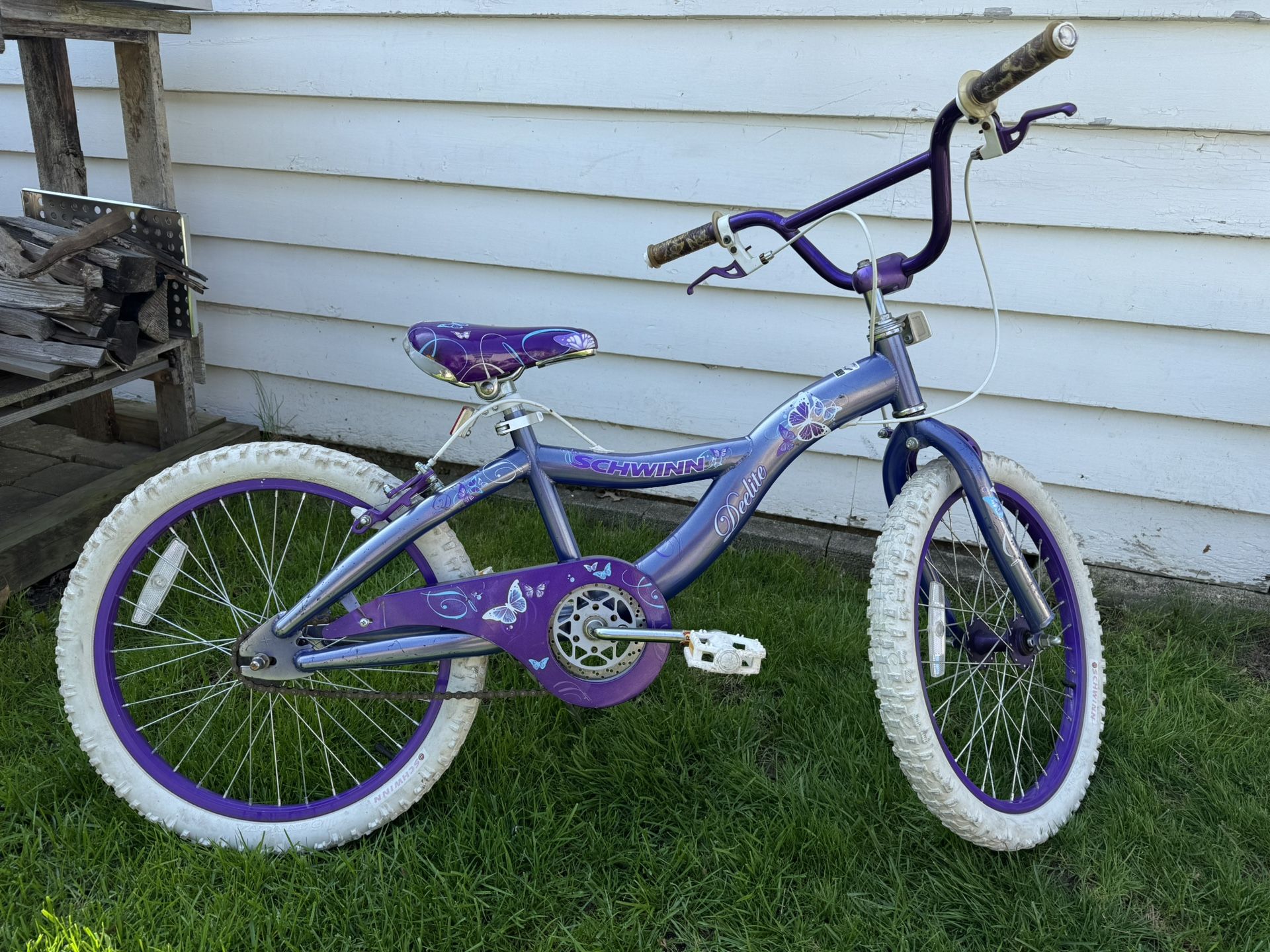 Schwinn Deelite 20" girls bike Purple with butterflies -ages 6 and up or 48 to 60 inches tall.