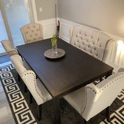 Jeanette Dining Room Set (Table And 4 Chairs) 