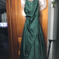 Beautiful Prom/Bridesmaid Dress (Plus Size)