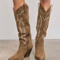 Cowgirl Boots - Sz 6 