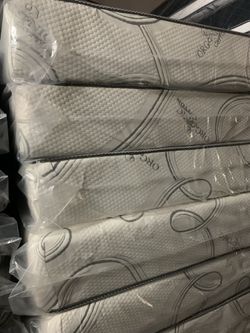 🛏Memory Foam 12” inches tall 🛏 ➡️All sizes available  🔸Twin sizes  🔷Full sizes  🟣Queen sizes 🟧Cal King  🟩Easter King  ✴️Delivery available 🚛 