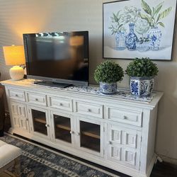 White Cottage TV Unit