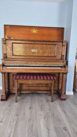 Upright piano