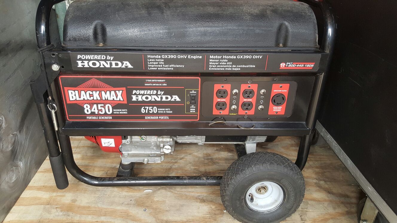 Gas powered Honda black max generator 6750 watts with 8450 maximum .... $450 in great running condition