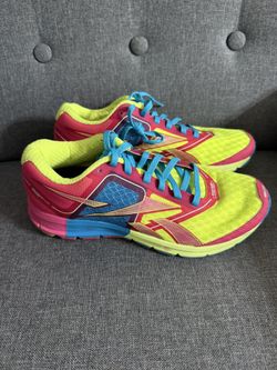 Size 6 Women’s Reebok Shoes