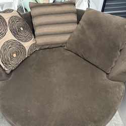 Oversized Round Cuddle Chair w/ Pillows – Super Comfy