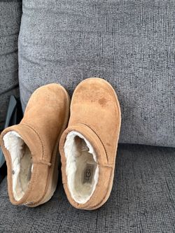 UGG kids slide on size 1