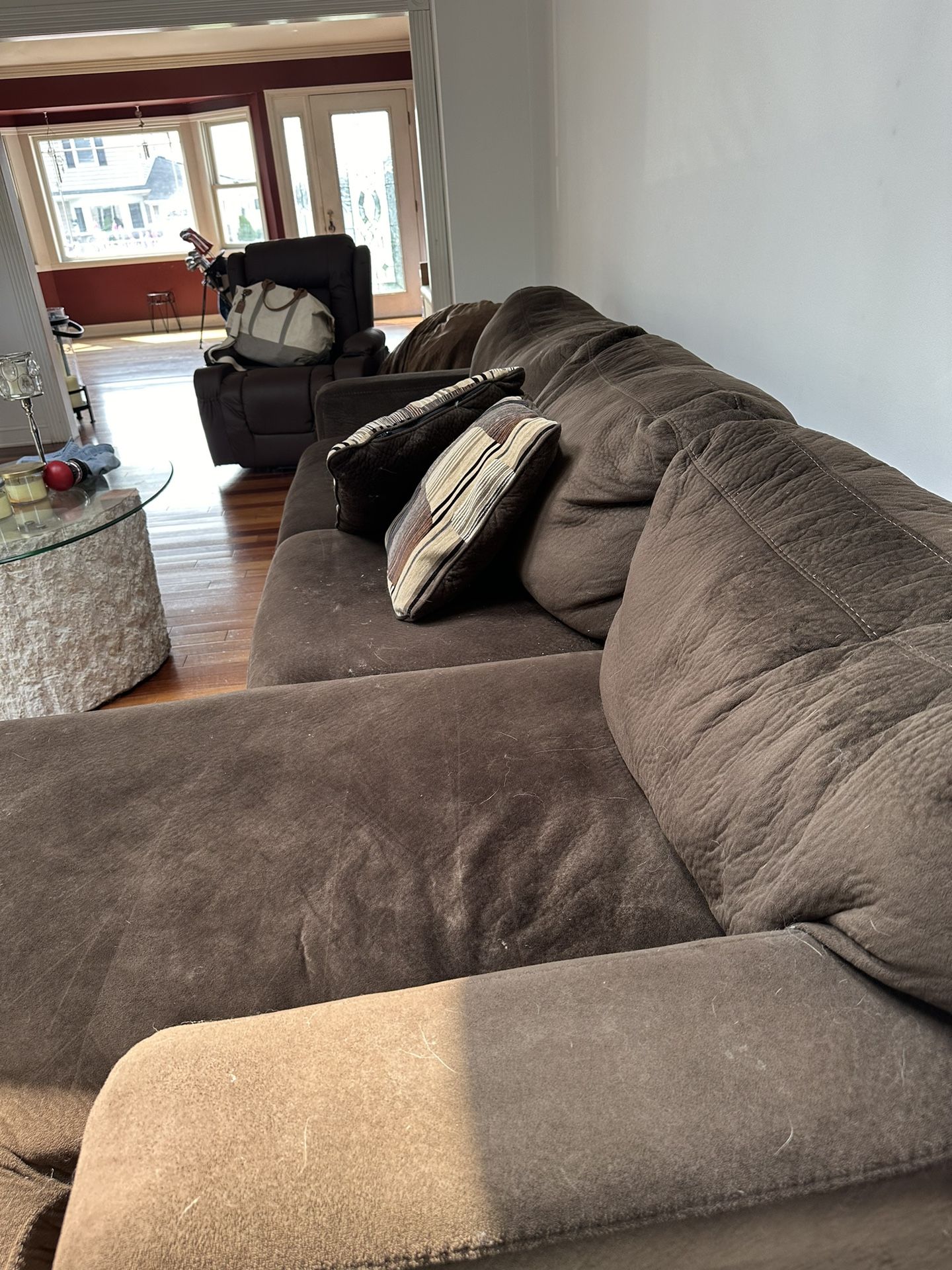 Brown fabric sectional w full sized pull out sleeper
