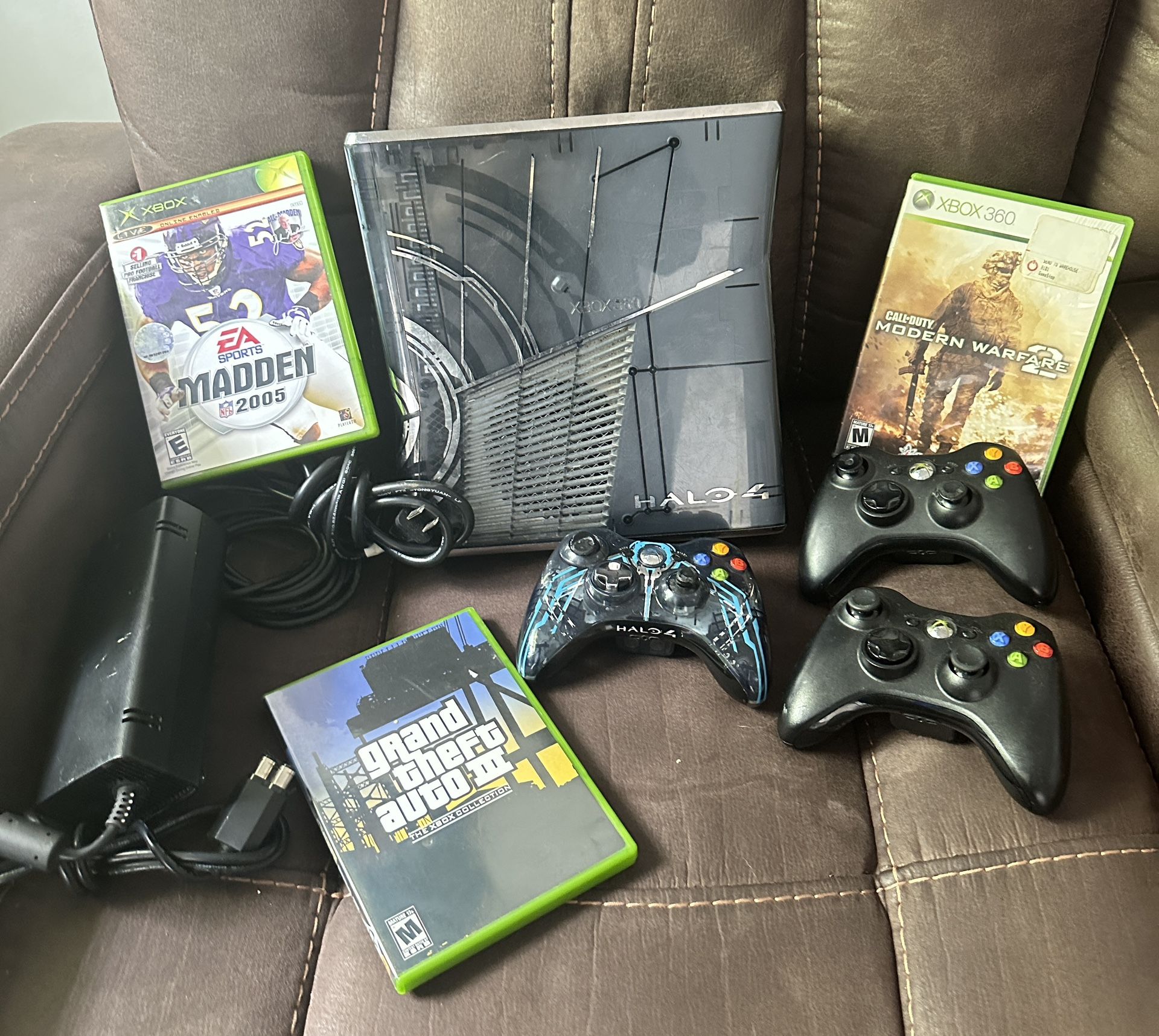 Microsoft Xbox 360 S Halo 4 Limited Edition 320GB Blue Console Bundle Tested