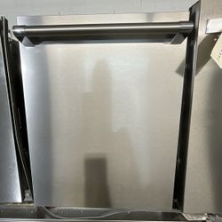 Thermador Dishwasher DWHD410JFP/66 – Open Box