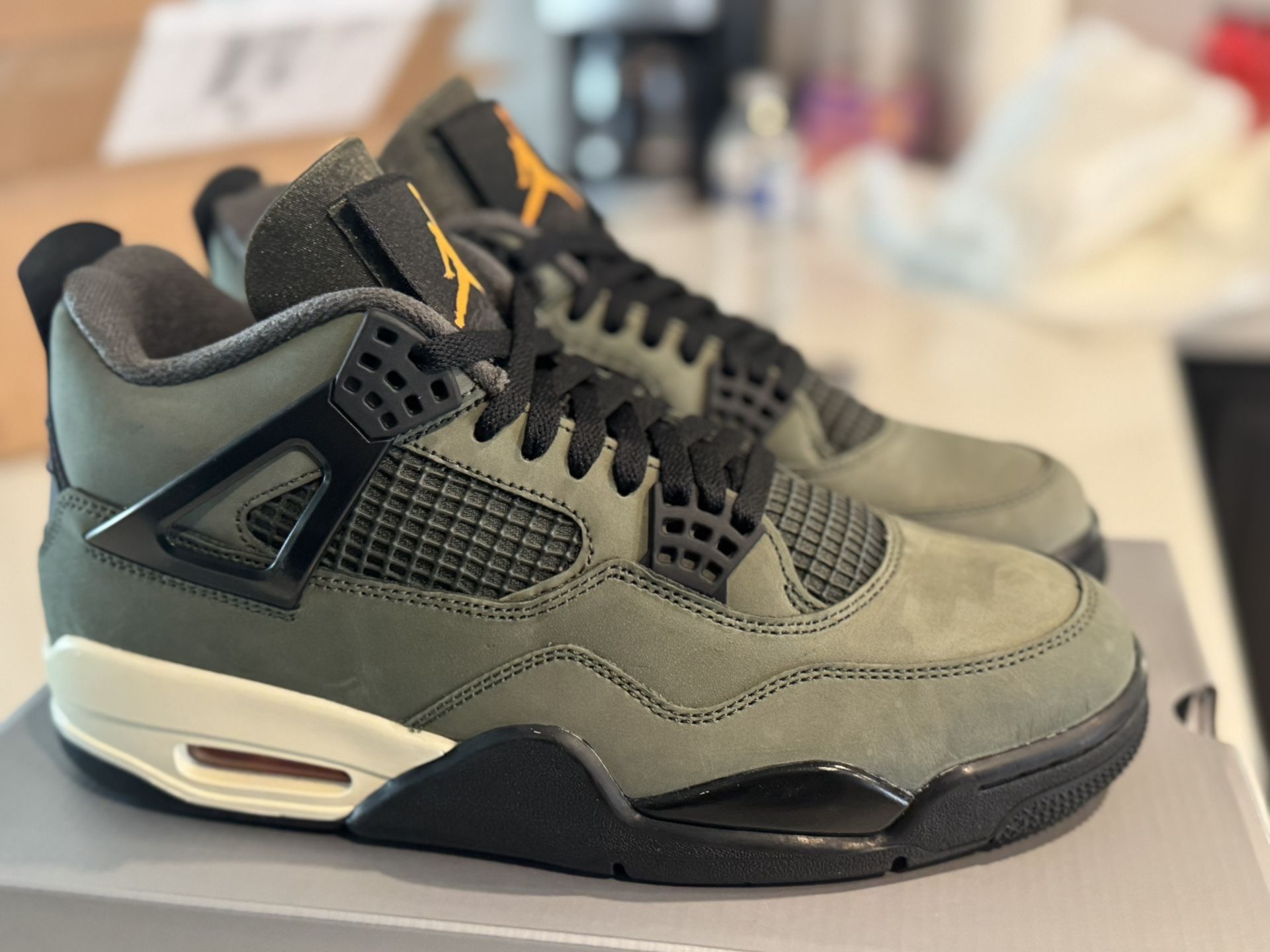 Jordan 4 Undefeated Sz 9