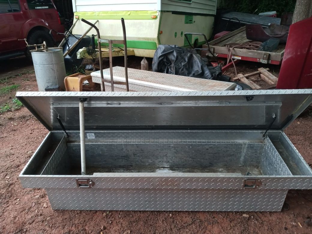 DEEZEE Full size truck toolbox