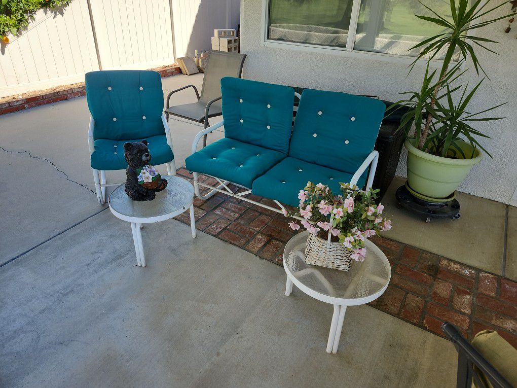 Complete SET of Patio Furniture 