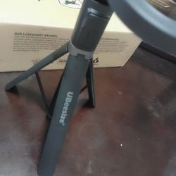 Magnetic Tripod With Remote For Blogging (iPhone)