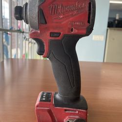 Milwaukee impact wrench 2853-20 ( Hablamos Espanol )