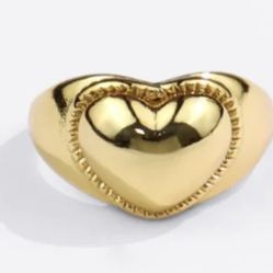 R70 – Beautiful Huge Heart Gold Ring!