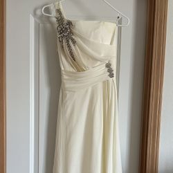 An Ivory (cream) asymmetrical one-shoulder Gown