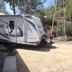 2012 LANCE TRAVEL TRAILER + HITCH