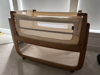 SnuzPod5 bedside bassinet
