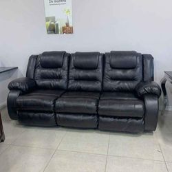 🌊Vacherie Reclining Living Room Set In Black$20 Down Payment and delivery available 