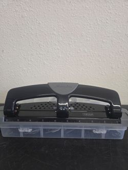 Swing line 12 sheet smart touch three hole punch
