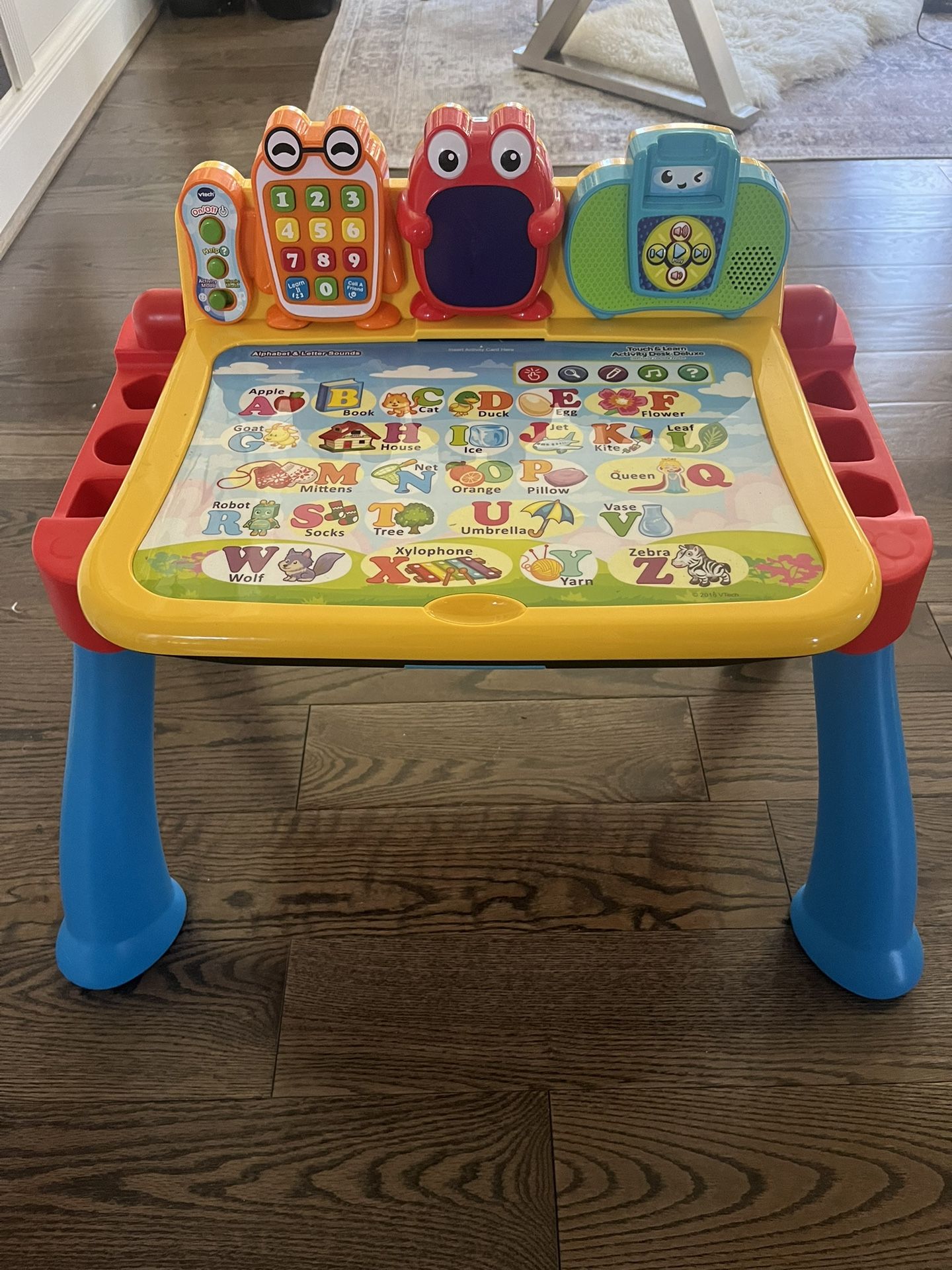 Vtech Touch and Learn Activity desk