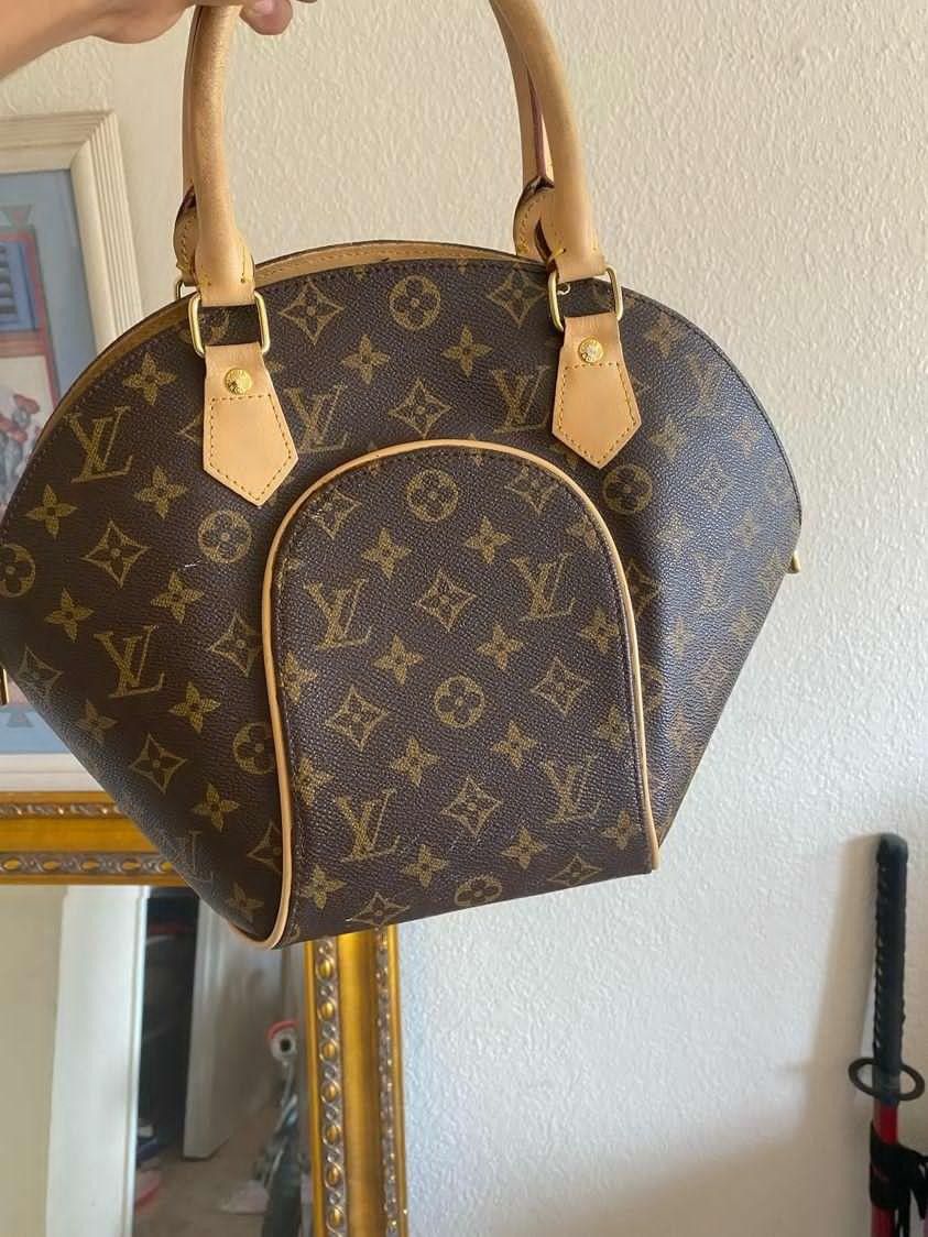 Louis Vuitton Sandals for Sale in Riverside, CA - OfferUp