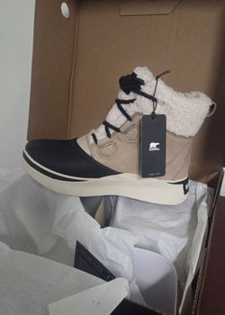 SOREL WOMENS BOOTS BRAND NEW IN BOX SIZE 9