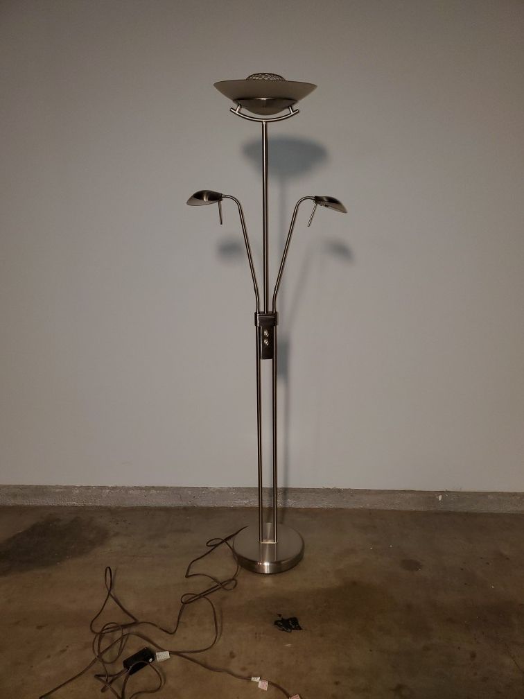 Floor Lamp with Two Extendable Reading Lamps