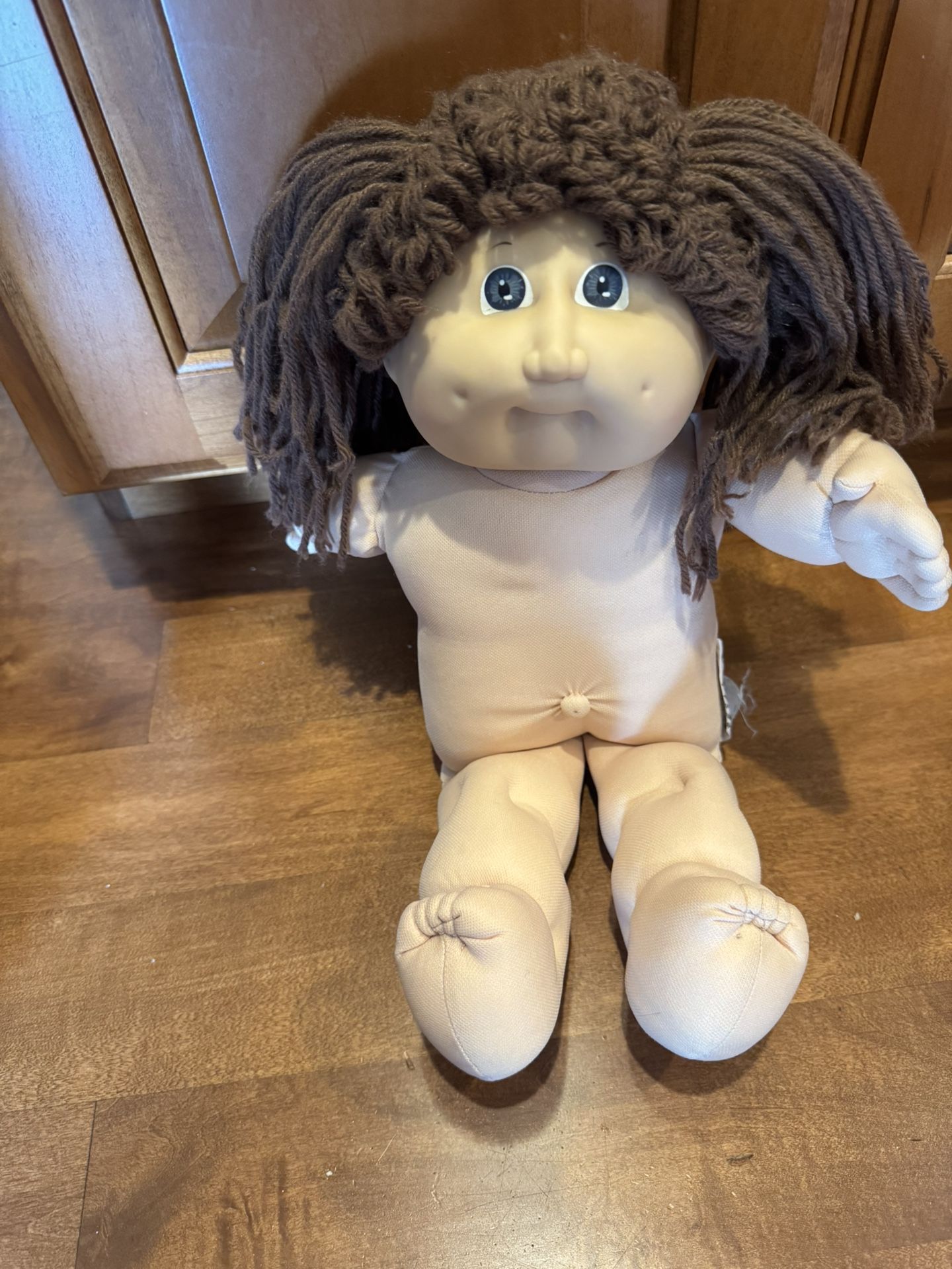 Vintage 1985 Cabbage Patch doll shipping available