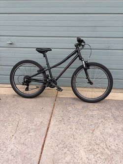 SPECIALIZED HOTROCK YOUTH MOUNTAIN BIKE 24” Wheels