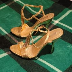 WOMENS CELESTE HEELS GOLD STUDS SIZE 7