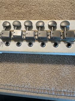 Vintage style electric guitar tuners, 6 in-line with bushings