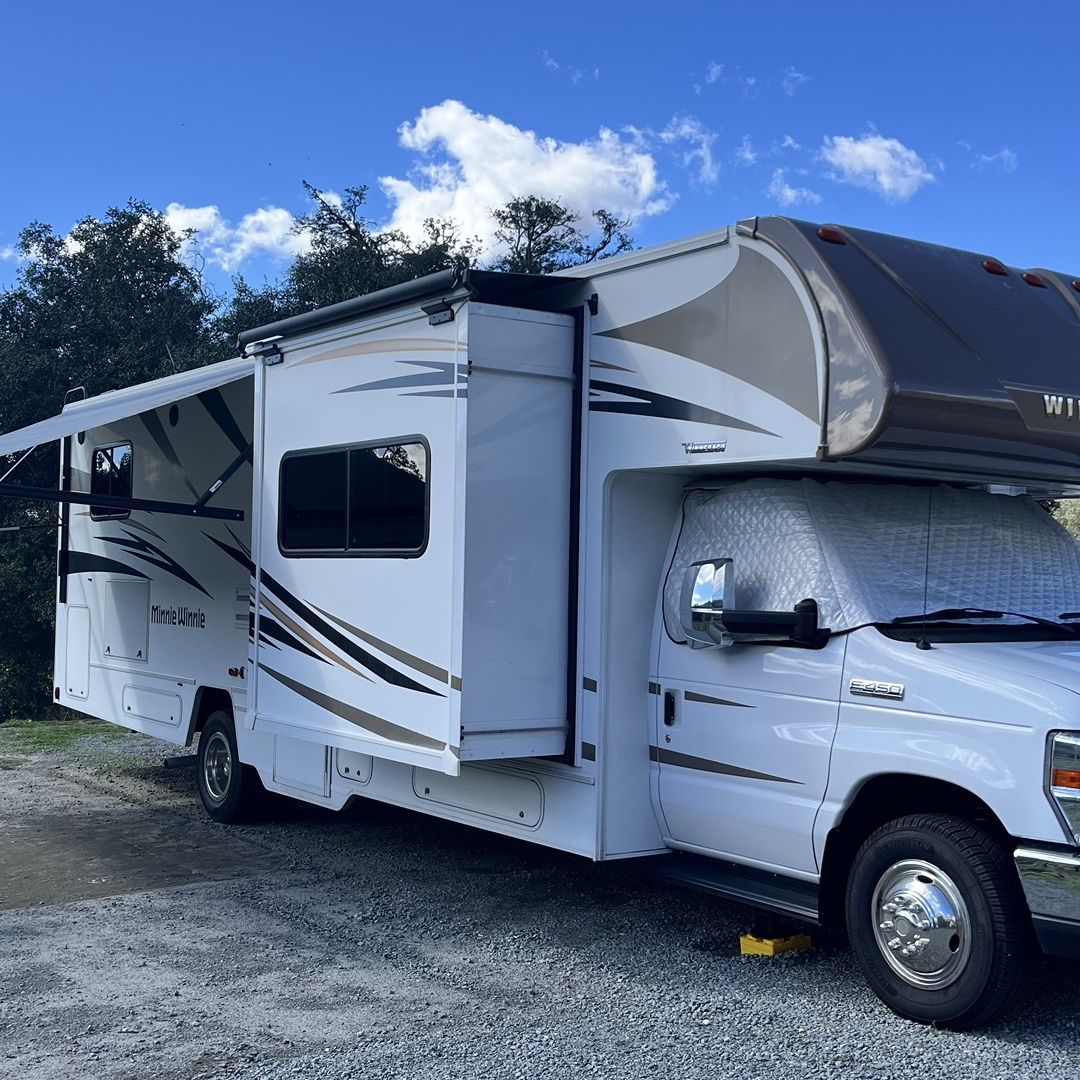 2017 Winnebago Minnie Winnie 31D