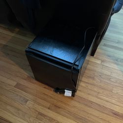 Mini fridge 