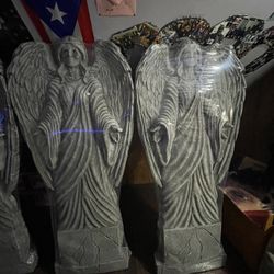 2 Weaping Angel Monuments 