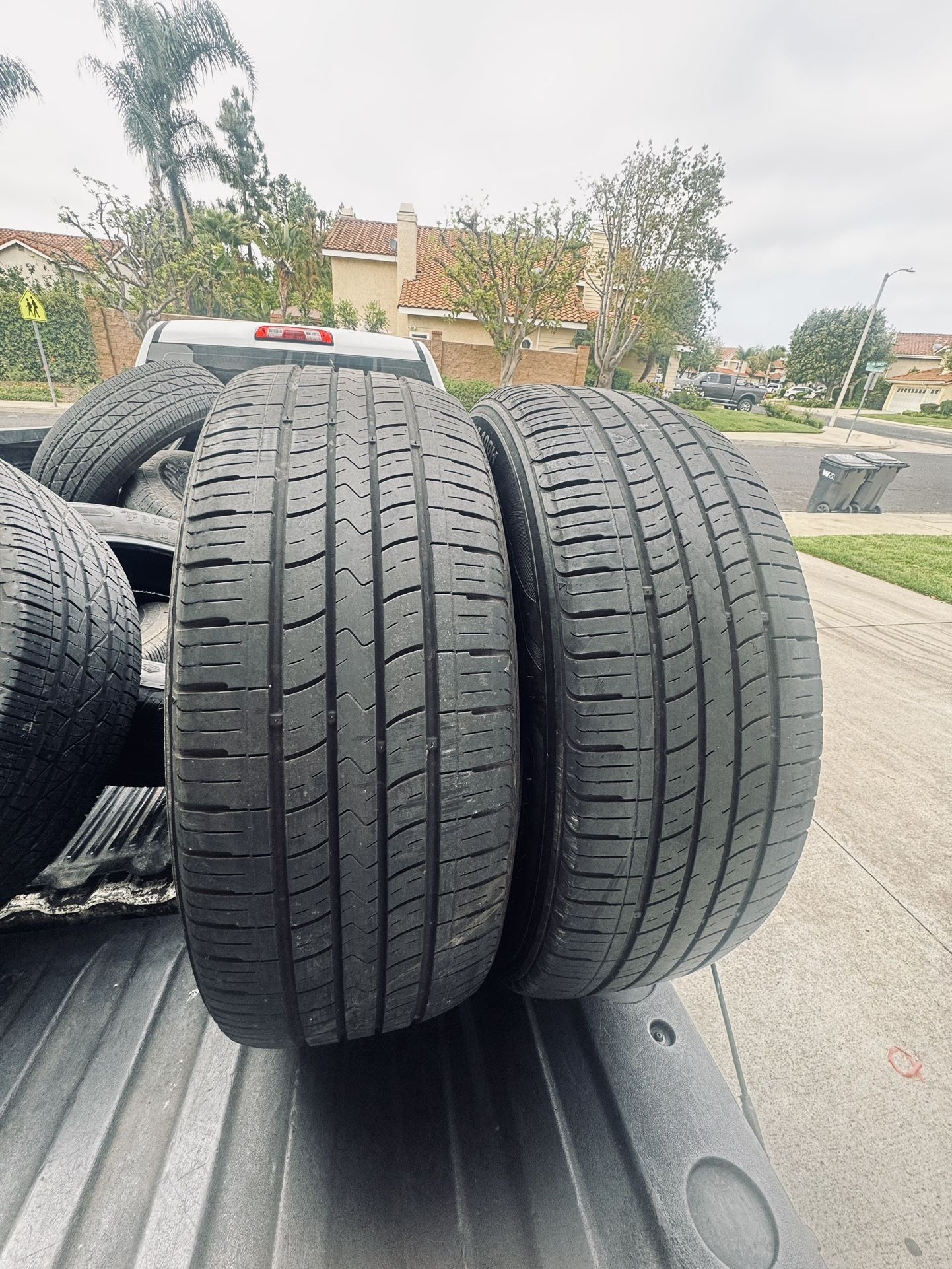 225/60/18 Geodrive 60-70% Tread (2)