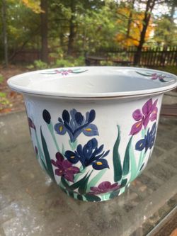 Chinese hand painted pot
